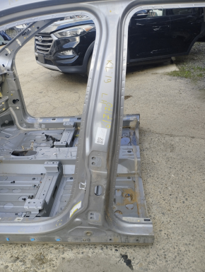 Body pillar central left Jeep Cherokee KL 14- on the body, bumps