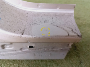 The central left body pillar of Honda Accord 18-22 is sawn off, pokes
