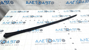 Left windshield molding Audi Q7 16 - seal tear
