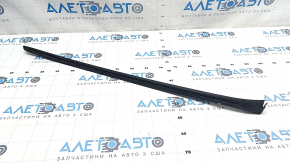Left windshield molding Audi Q7 16 - seal tear