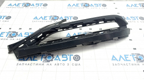 Front bumper air duct right Audi Q7 16-19 cracks in the mount