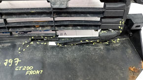 Lower grille of front bumper Lexus CT200h 11-13 prerest, broken
