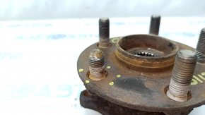 Front left hub Lexus CT200h 11-17 rusty, broken stud