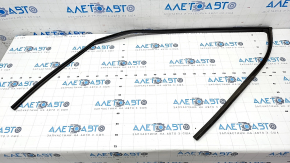 Front left glass seal for Lexus CT200h 11-17