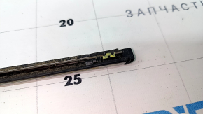 Molding door-glass central front left Lexus CT200h 11-17 broken fastening
