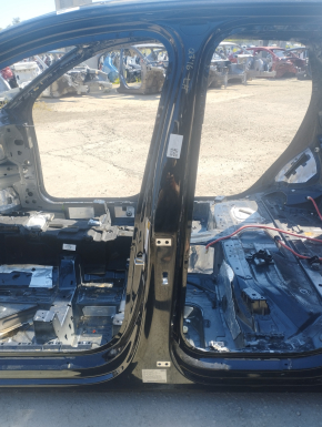 Body pillar central left Audi Q7 16- on the body