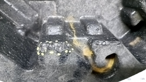 Foam plastic under the Kia Optima 16 tool - under R16 tears, dents
