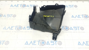 Hyundai Tucson 16-21 underhood fuse box lower part