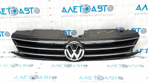 Radiator grill VW Jetta 15-18 USA with badge, sand, varnish peeled off