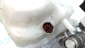 Main brake cylinder with reservoir Toyota Camry v70 18 hybrid with cover, without cotter pin