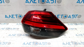 Light outer wing right Nissan Rogue 17- scratches