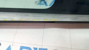 Window blind glass rear right Honda CRV 23- chrome, scratches on chrome, torn seal