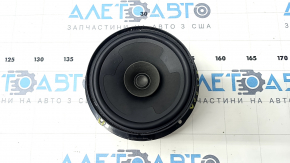 Speaker door rear left VW Tiguan 18 - cracks in fasteners