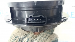 Speaker door rear right VW Tiguan 18 - cracks in fasteners