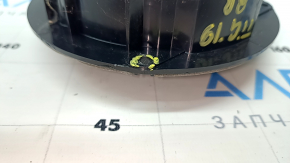 Speaker door rear right VW Tiguan 18 - cracks in fasteners