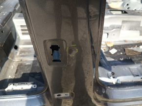 Body pillar central right VW Tiguan 18- on the body, bumps