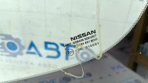 Windshield Nissan Rogue 14-20 chips