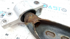 The lower front right control arm of a VW Tiguan 09-17 is rusty.