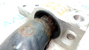 The lower front left control arm of a VW Tiguan 09-17 is rusty.