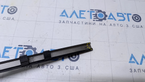 Roof trim left Mazda3 03-08 HB missing mount