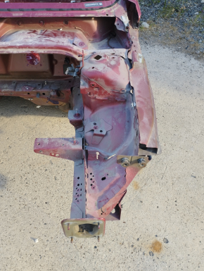 Front left quarter Lincoln MKZ 13-20 hybrid, red, on the body