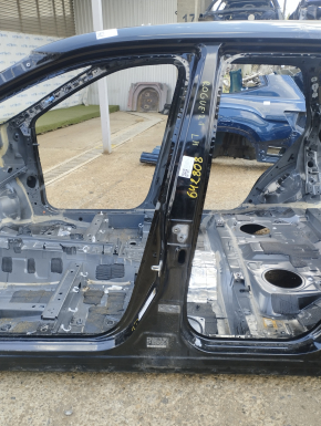 Body pillar central left Nissan Rogue 21-23 on the body, bumps
