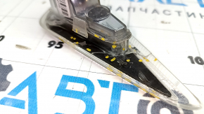 Turn signal in the wing front right Tesla Model S 12-20 cracked