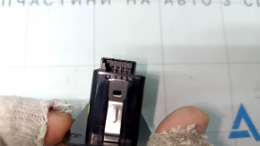 BMW X5 G05 19-23 trunk lid closing button with lock