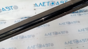 Molding door-glass central front right Suzuki Kizashi 10-15 black, scratches, broken fastener