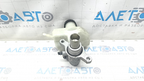 Master brake cylinder with reservoir BMW 5 G30 18-23 4.4T with cover