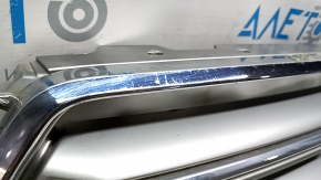 Radiator grill grill Ford Escape MK3 17-19 rest, gray with chrome, cracked, sand on chrome, scratches