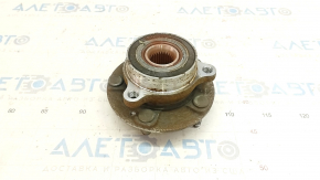 Front left hub Hyundai Elantra 21 - rusty, stud sawed off