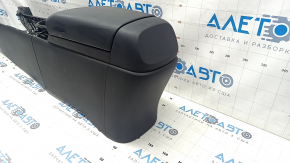 Central console armrest and cup holders Hyundai Elantra 21-23 leather black under electric handbrake, scratches