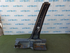 The central right body pillar of Nissan Rogue 21-23 is sawed off