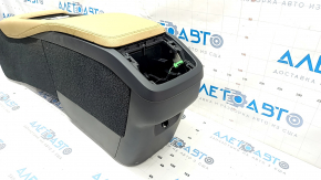 Central console armrest and cup holders Volvo XC90 16-22 beige leather, tear, dry cleaning, scratches