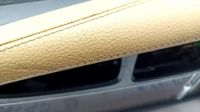 Central console armrest and cup holders Volvo XC90 16-22 beige leather, tear, dry cleaning, scratches