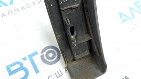 Rear left wing arch trim Audi Q5 80A 18 - crack in fastening