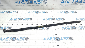 Windshield molding left VW Tiguan 18 - no fragment