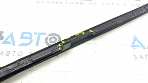 Windshield molding left VW Tiguan 18 - no fragment
