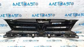 Radiator grill assembly VW Tiguan 12-17 rest with badge, cracked