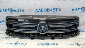 Radiator grill assembly VW Tiguan 12-17 rest with badge, cracked