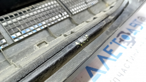 Windscreen wiper grille plastic Lexus ES300h ES350 13-18 with seal, broken fasteners