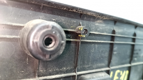 Hyundai Sonata 18-19 number plate area scratches, cracked fasteners