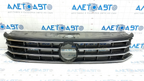 Radiator grill VW Passat b8 16-19 USA under radar cruise, missing fragment, cracks, scratches, sand