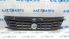 Radiator grill VW Passat b8 16-19 USA under radar cruise, missing fragment, cracks, scratches, sand