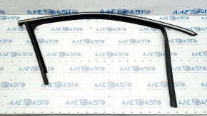 Upper front right door molding VW Passat b8 16-19 USA chrome with glass seal, scratches