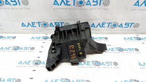 Ford Explorer 16-19 underhood fuse box fragment missing