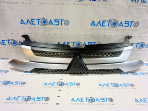 Radiator grill grill Mitsubishi Outlander 16-21 rest