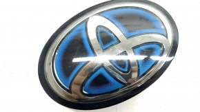 Emblem of radiator grille in front of Toyota Venza 21- under radar, sand, emblem defect