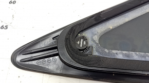Window blind glass rear left Toyota Venza 21 - chrome, broken guides, scratches